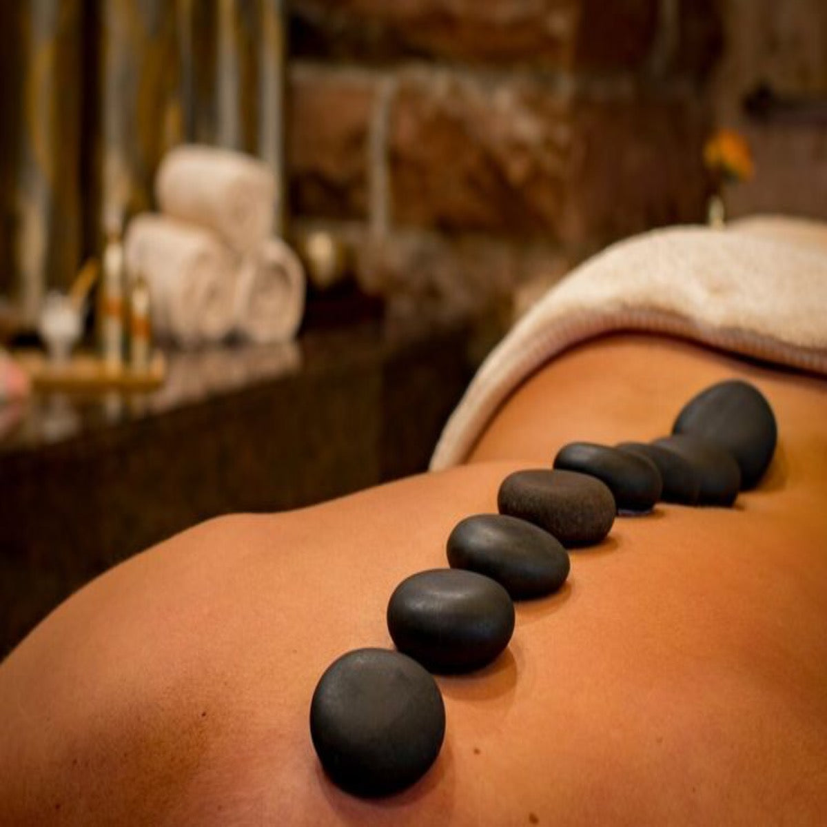 Massage aux Pierres Chaudes – Signature Vendôme